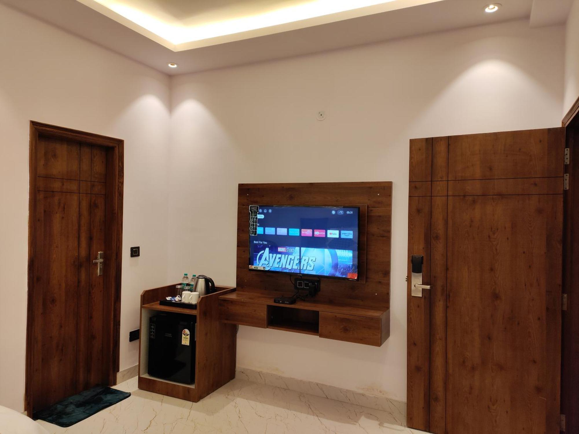Emerald Suites Большая Нойда Номер фото