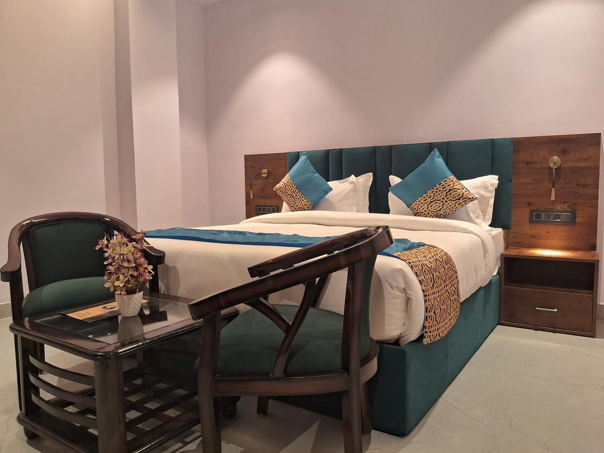Emerald Suites Большая Нойда Номер фото