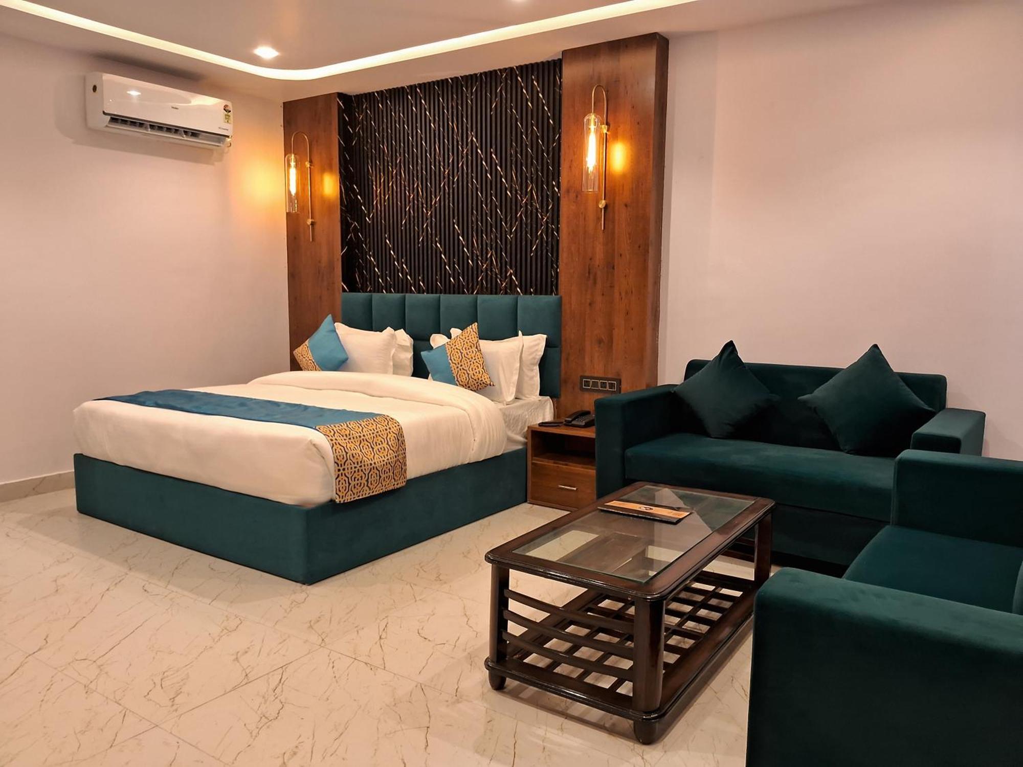 Emerald Suites Большая Нойда Номер фото