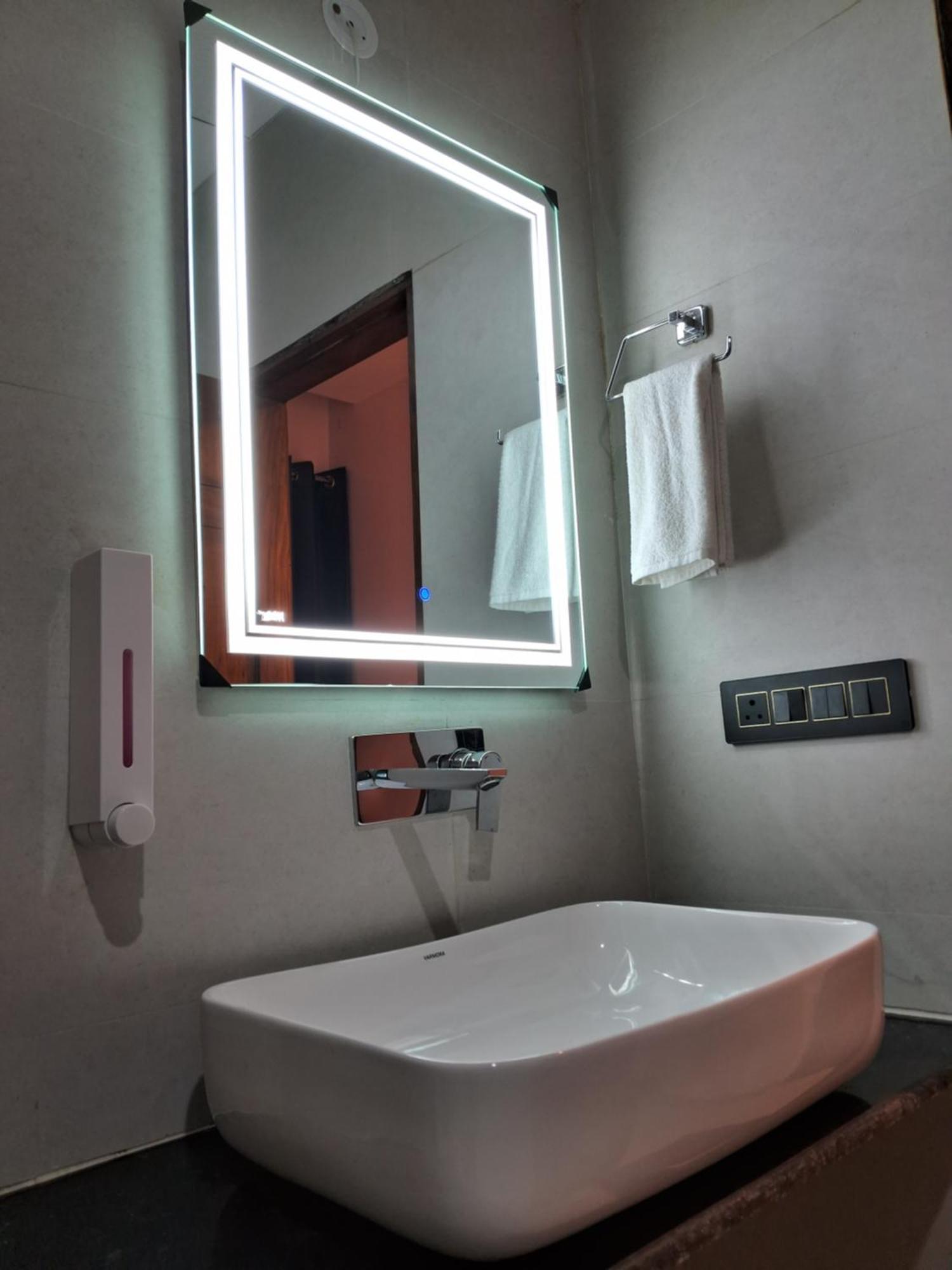 Emerald Suites Большая Нойда Номер фото